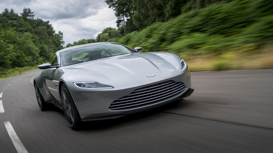  Aston Martin DB10 2015 года  (фото 10 из 35)